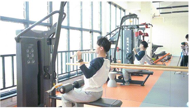 &emsp;高拉低拉训练器